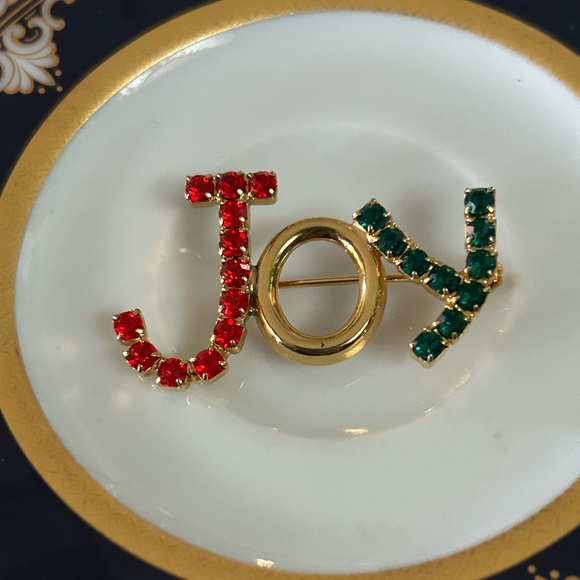Vintage JOY Christmas Brooch - Picture 1 of 4